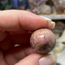 Bild in Galerie-Viewer laden, Rhodonite Mini Egg #01