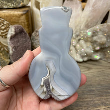 Load image into Gallery viewer, Druzy Agate Snowman #01 ~ with Light Amethyst Hue
