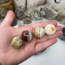 Bild in Galerie-Viewer laden, Green Onyx 1" Spheres