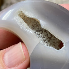 将图像加载到图库查看器中,Druzy Agate Moon #01