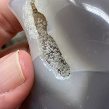 将图像加载到图库查看器中,Druzy Agate Moon #01