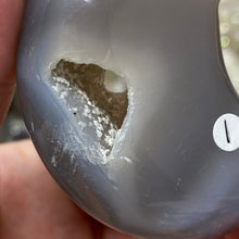 将图像加载到图库查看器中,Druzy Agate Moon #01