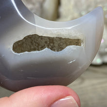 将图像加载到图库查看器中,Druzy Agate Moon #01