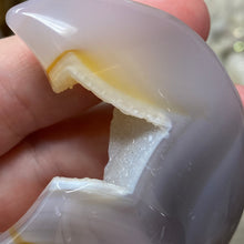 将图像加载到图库查看器中,Druzy Agate Moon #03