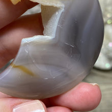 将图像加载到图库查看器中,Druzy Agate Moon #03