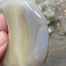 将图像加载到图库查看器中,Druzy Agate Moon #04