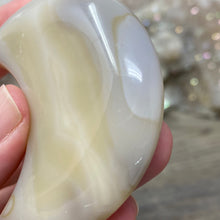 将图像加载到图库查看器中,Druzy Agate Moon #04