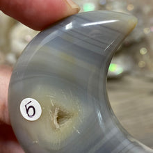 将图像加载到图库查看器中,Druzy Agate Moon #05