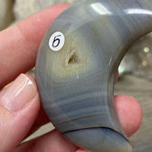 将图像加载到图库查看器中,Druzy Agate Moon #05