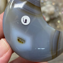 将图像加载到图库查看器中,Druzy Agate Moon #06