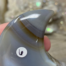 将图像加载到图库查看器中,Druzy Agate Moon #06