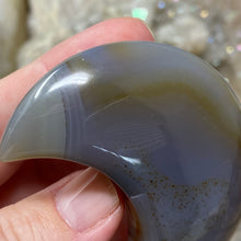 将图像加载到图库查看器中,Druzy Agate Moon #06