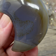 将图像加载到图库查看器中,Druzy Agate Moon #06