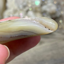 将图像加载到图库查看器中,Druzy Agate Moon #07