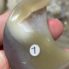 将图像加载到图库查看器中,Druzy Agate Moon #07