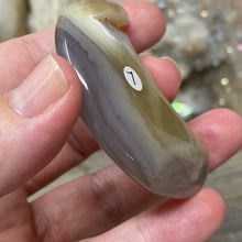 将图像加载到图库查看器中,Druzy Agate Moon #07