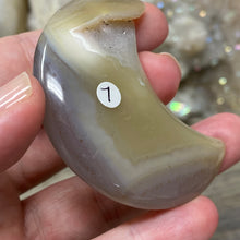 将图像加载到图库查看器中,Druzy Agate Moon #07