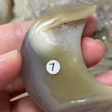 将图像加载到图库查看器中,Druzy Agate Moon #07