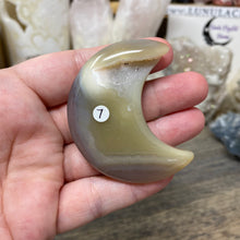 将图像加载到图库查看器中,Druzy Agate Moon #07