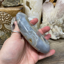 Cargar imagen en el visor de la galería, Druzy Agate Large Moon #01