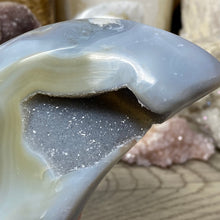 Cargar imagen en el visor de la galería, Druzy Agate Large Moon #01