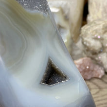 Cargar imagen en el visor de la galería, Druzy Agate Large Moon #01