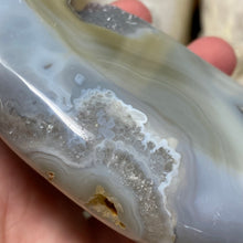 Cargar imagen en el visor de la galería, Druzy Agate Large Moon #01