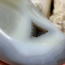 Cargar imagen en el visor de la galería, Druzy Agate Large Moon #01
