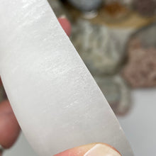 Load image into Gallery viewer, Selenite 3.5" Heart Bowl #01