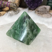 将图像加载到图库查看器中,<transcy>萤石金字塔#02</transcy>