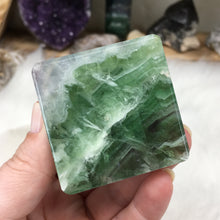 将图像加载到图库查看器中,<transcy>萤石金字塔#02</transcy>