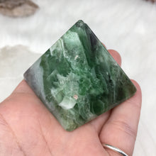 将图像加载到图库查看器中,<transcy>萤石金字塔#02</transcy>