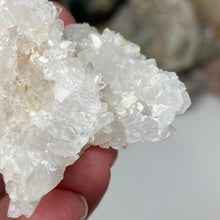 将图像加载到图库查看器中,Arkansas Quartz Small Cluster #35