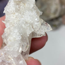将图像加载到图库查看器中,Arkansas Quartz Small Cluster #35