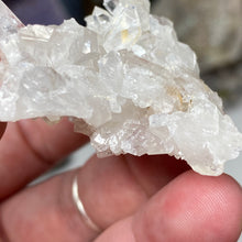 将图像加载到图库查看器中,Arkansas Quartz Small Cluster #35