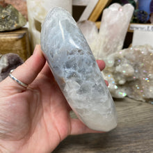 Bild in Galerie-Viewer laden, Druzy Agate Large Moon #08 *Rainbows