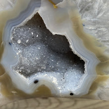 Bild in Galerie-Viewer laden, Druzy Agate Large Moon #08 *Rainbows