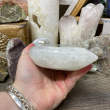 Bild in Galerie-Viewer laden, Druzy Agate Large Moon #08 *Rainbows