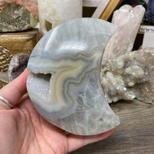 Chargez l'image dans la visionneuse de la galerie, Druzy Agate Large Moon #09 *Rainbows