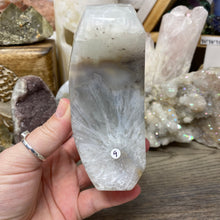 Chargez l'image dans la visionneuse de la galerie, Druzy Agate Large Moon #09 *Rainbows