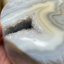 Chargez l'image dans la visionneuse de la galerie, Druzy Agate Large Moon #09 *Rainbows