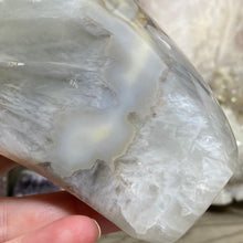 Chargez l'image dans la visionneuse de la galerie, Druzy Agate Large Moon #09 *Rainbows