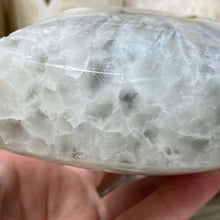 Chargez l'image dans la visionneuse de la galerie, Druzy Agate Large Moon #09 *Rainbows