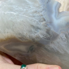 Chargez l'image dans la visionneuse de la galerie, Druzy Agate Large Moon #09 *Rainbows