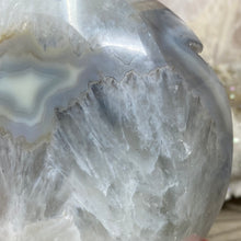 Chargez l'image dans la visionneuse de la galerie, Druzy Agate Large Moon #09 *Rainbows