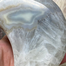 Chargez l'image dans la visionneuse de la galerie, Druzy Agate Large Moon #09 *Rainbows