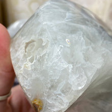 Chargez l'image dans la visionneuse de la galerie, Druzy Agate Large Moon #09 *Rainbows