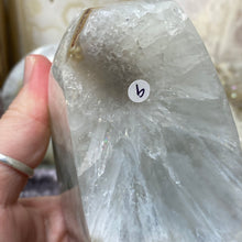 Chargez l'image dans la visionneuse de la galerie, Druzy Agate Large Moon #09 *Rainbows