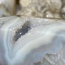 Chargez l'image dans la visionneuse de la galerie, Druzy Agate Large Moon #09 *Rainbows