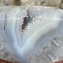 Chargez l'image dans la visionneuse de la galerie, Druzy Agate Large Moon #09 *Rainbows